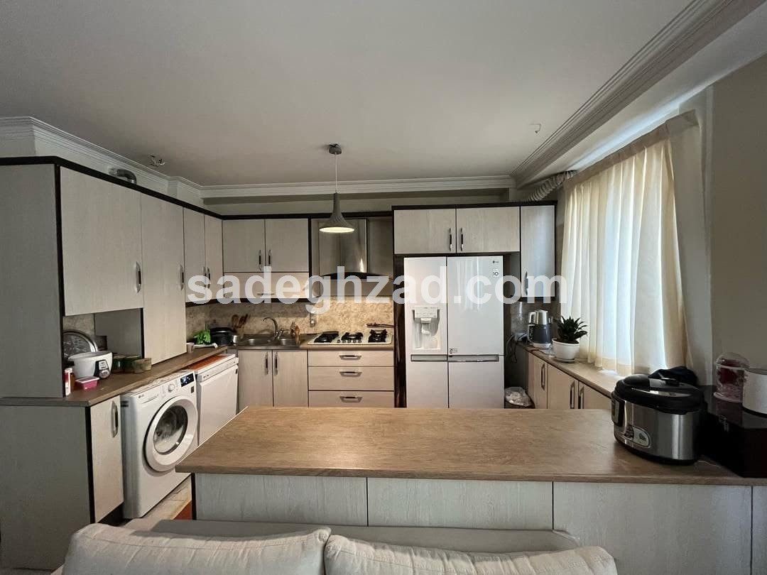 ۸۲ متر /فول امکانات/ پارکینگ سندی/خوش نقشه/ غرق نور 1 املاک – املاک صادق زاد