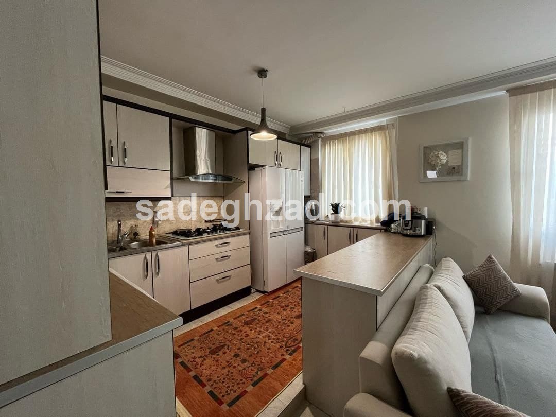 ۸۲ متر /فول امکانات/ پارکینگ سندی/خوش نقشه/ غرق نور 3 املاک – املاک صادق زاد