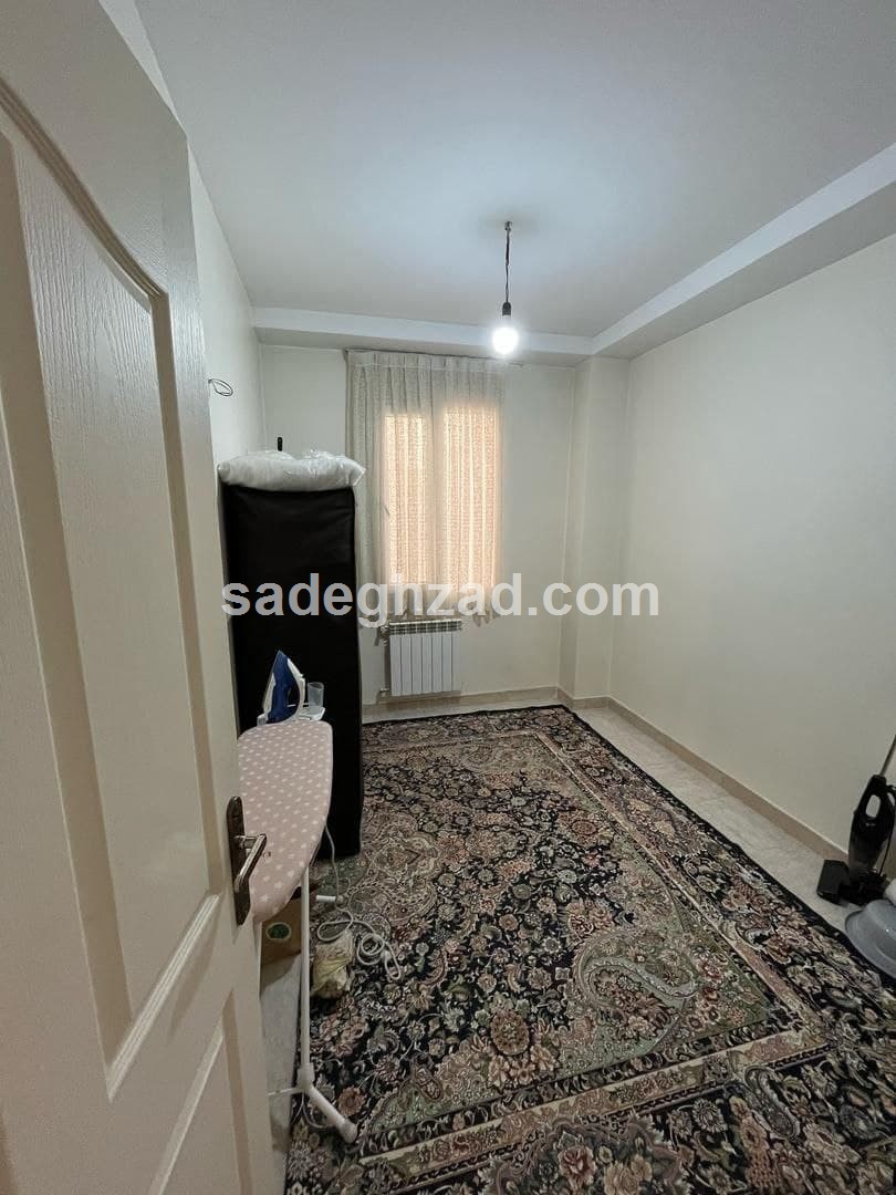 ۸۲ متر /فول امکانات/ پارکینگ سندی/خوش نقشه/ غرق نور 6 املاک – املاک صادق زاد