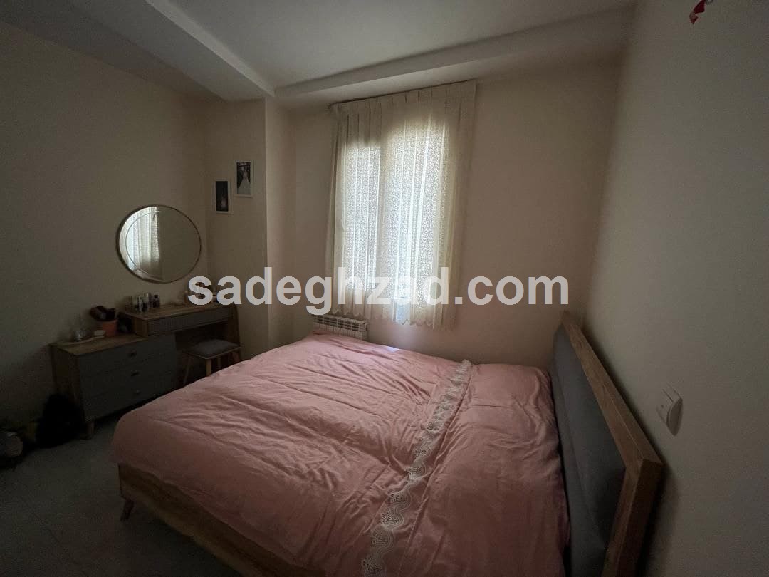 ۸۲ متر /فول امکانات/ پارکینگ سندی/خوش نقشه/ غرق نور 5 املاک – املاک صادق زاد