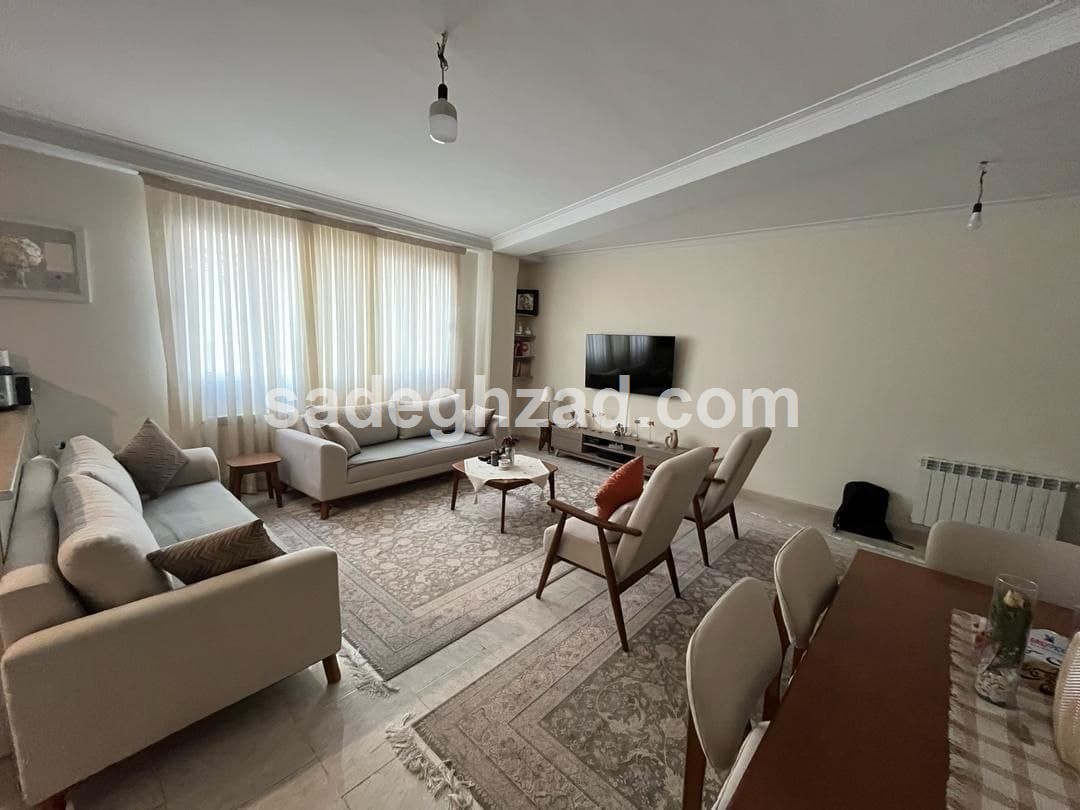 ۸۲ متر /فول امکانات/ پارکینگ سندی/خوش نقشه/ غرق نور 4 املاک – املاک صادق زاد